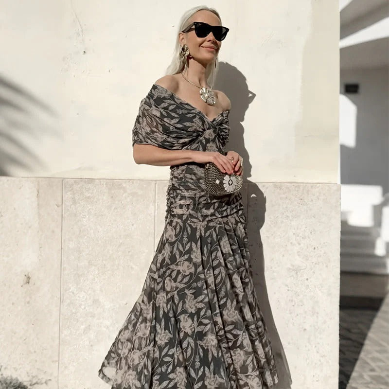 Enrichetta Bellori™ elegancka sukienka z odkrytymi ramionami w nadruk