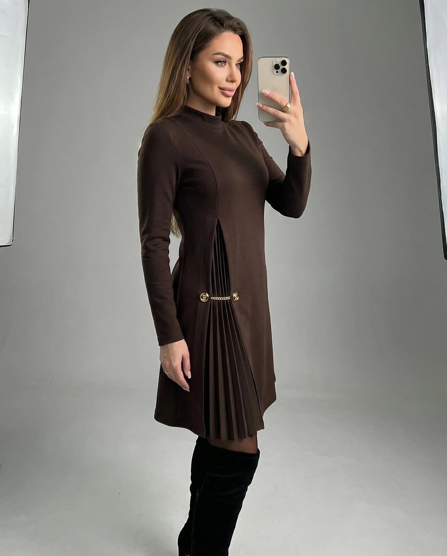 Giada Fiorini Elegant Lightweight Spring Dress - close-up detail of fabric and cut